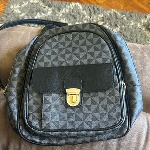 Black pack for Women, good condition